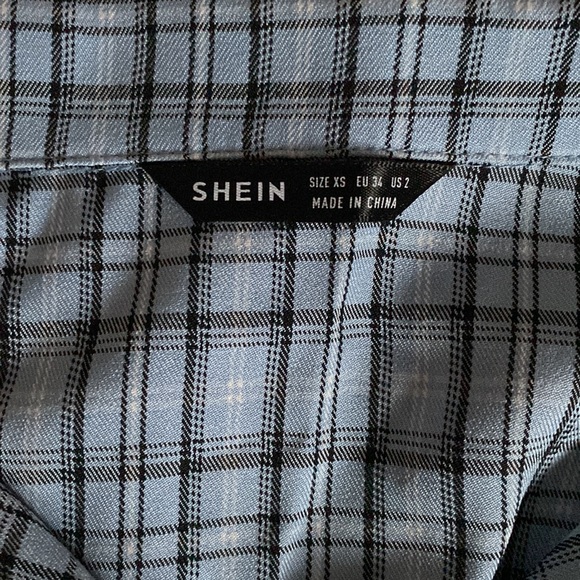 Cropped Blue Patterned Tee - Picture 3 of 3